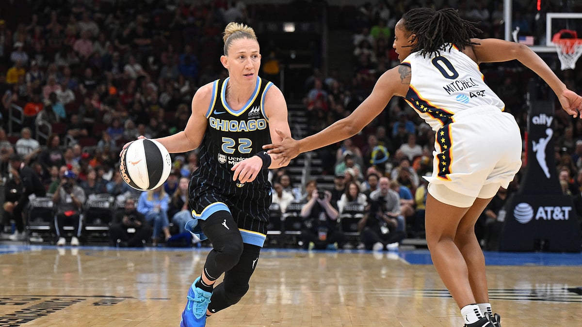 Courtney Vandersloot was injured as the Chicago Sky lost to the Indiana Fever