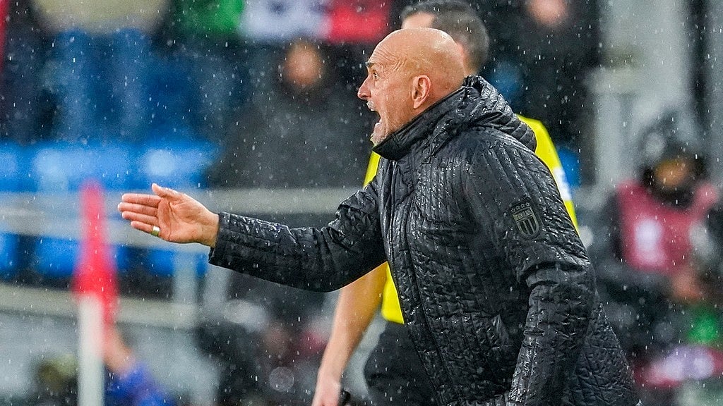 AP : Italy's coach Luciano Spalletti on the touchline during the qualifying FIFA World Cup match between Norway and Italy at Ullevaal Stadium in Oslo