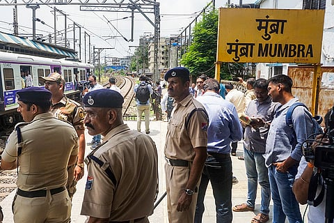 People fell from train in Thane