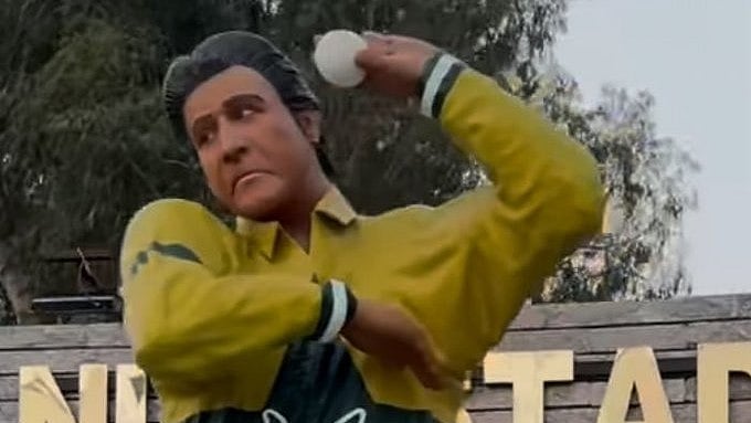 X/PSLmemes : Wasim Akram's newly unveiled statue