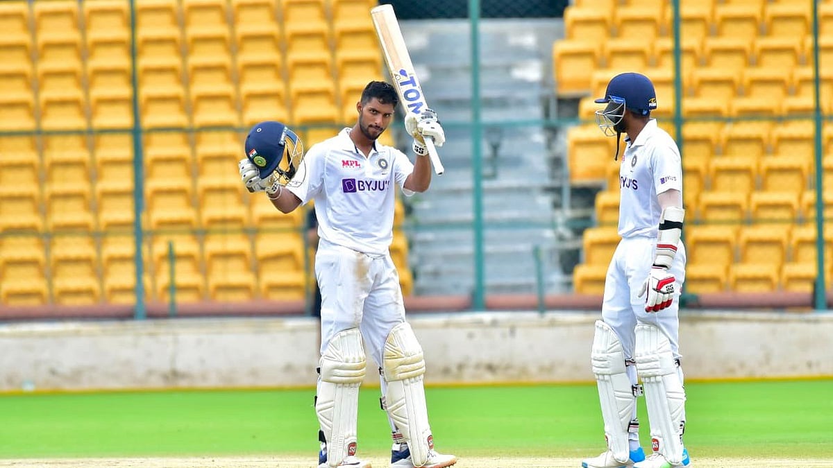 X/Tilak Varma : Tilak Varma has played 18 First-Class games, making 1,204 runs at an average of 50.16.