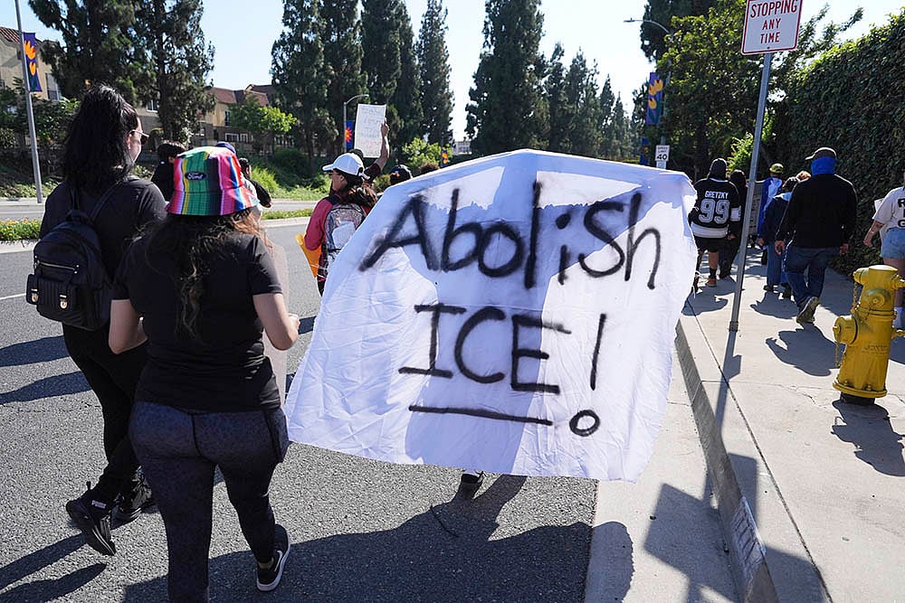| Photo: AP/Jae C. Hong; Representative Image : Meanwhile, community groups have intensified efforts to monitor ICE activity across the city. 