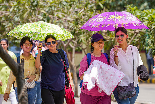Delhi-NCR Weather Update: Light Rain Expected, Temperatures Rise to 37°C