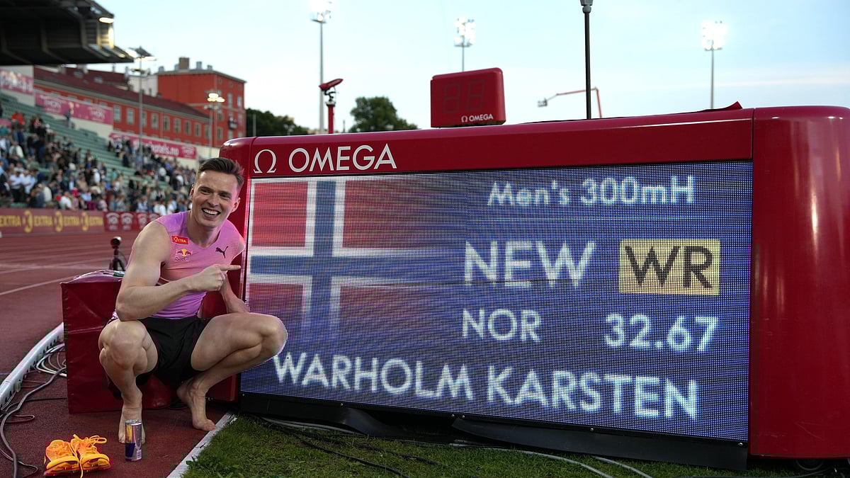 X/@Diamond_League : Karsten Warholm breaks 33-second barrier with 32.67 in 300m hurdles, setting new world best.