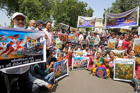 Protest against proposed demolition of houses in Ahmedabad
