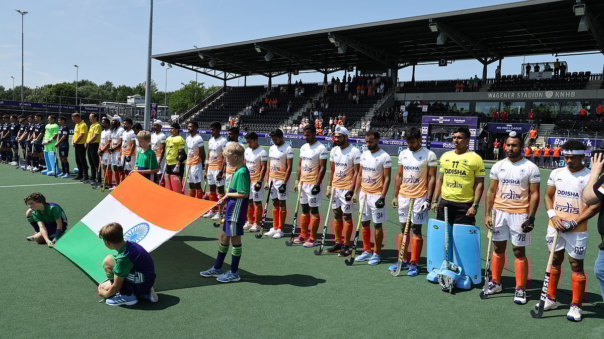 Hockey India  : Indian Hockey Team observe one-minute silence for Ahmedabad air crash victims.