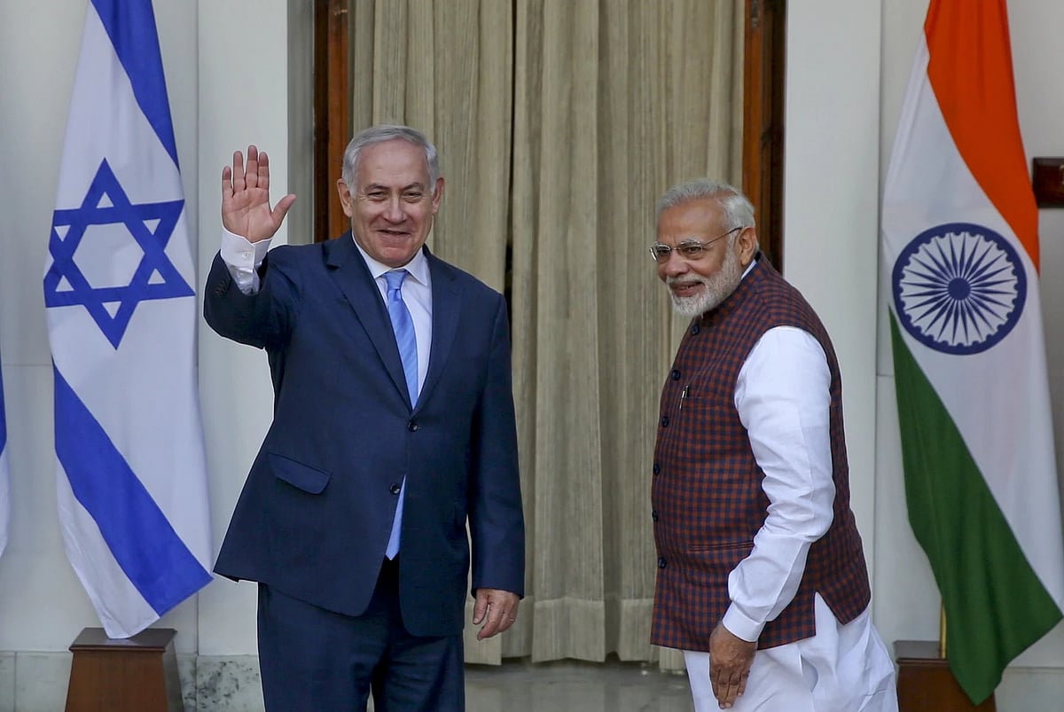 Israeli PM Benjamin Netanyahu (L) with PM Modi - AP