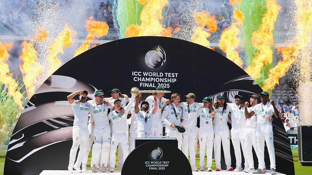  (AP Photo/Kirsty Wigglesworth)

 : South African players celebrate with the winner's trophy after their win in the World Test Championship final against Australia at Lord's cricket ground in London, Saturday, June 14, 2025.
