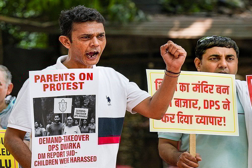 | Photo: PTI/Manvender Vashist Lav : Parents protest over pvt school fee hike