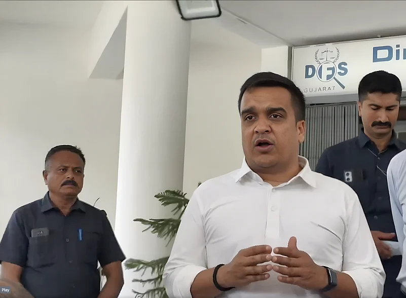 Gujarat Home Minister Visits Forensic Lab