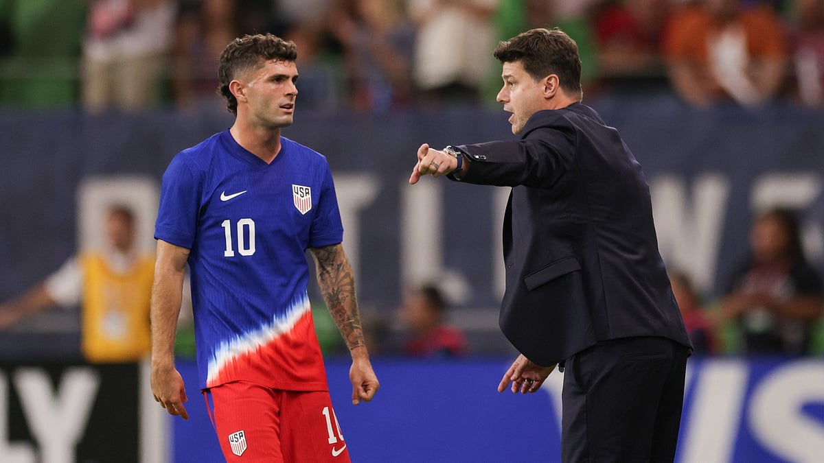 United States winger Christian Pulisic and head coach Mauricio Pochettino.