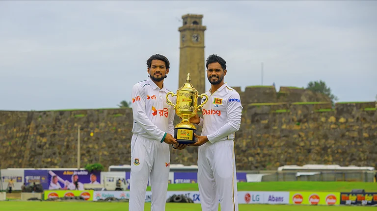 Bangladesh captain Najmul Hossain Shanto (L) with Sri Lanka skipper Dhananjaya de Silva during trophy presentation. - Photo: X | Sri Lanka Cricket