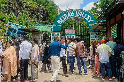 J&K Tourism: Visitors at Betaab Valley