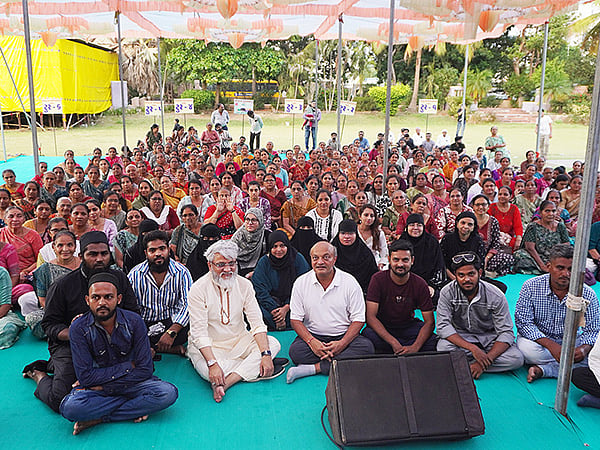 KP Group Chairman & MD Dr. Faruk Patel and PP Savani Group’s Mahesh Savani reinforce commitment to philanthropy beyond barriers of religion, caste, or community.