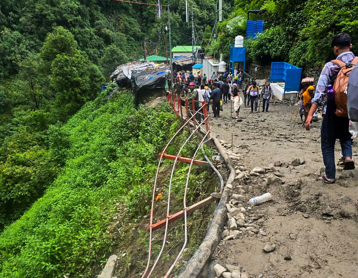 Falling boulders kill 2 near Kedarnath - PTI