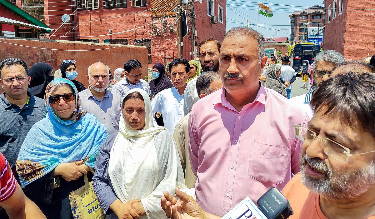 PTI : Parents of Indians studying in Iran protest