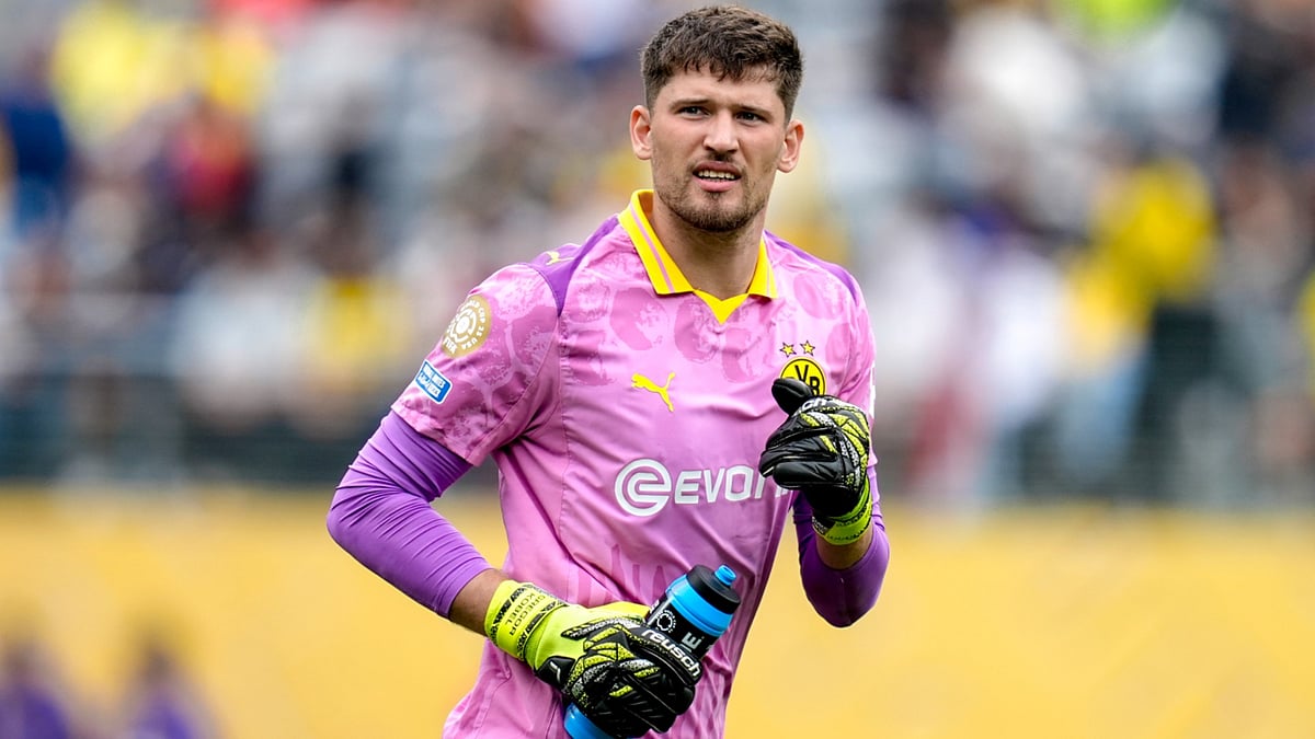 Gregor Kobel says Dortmund have to win their next two CWC games