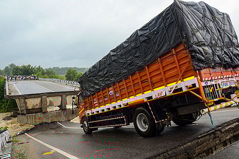 Weather: Bridge collapsed due to heavy rain in Jharkhand