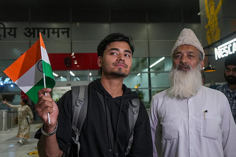 Stranded Indian Students Return From Iran