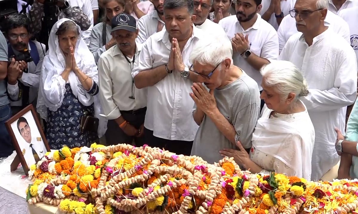 PTI : Pushkaraj Sabharwal, father of Captain Sumeet Sabharwal who was the pilot of the Air India 