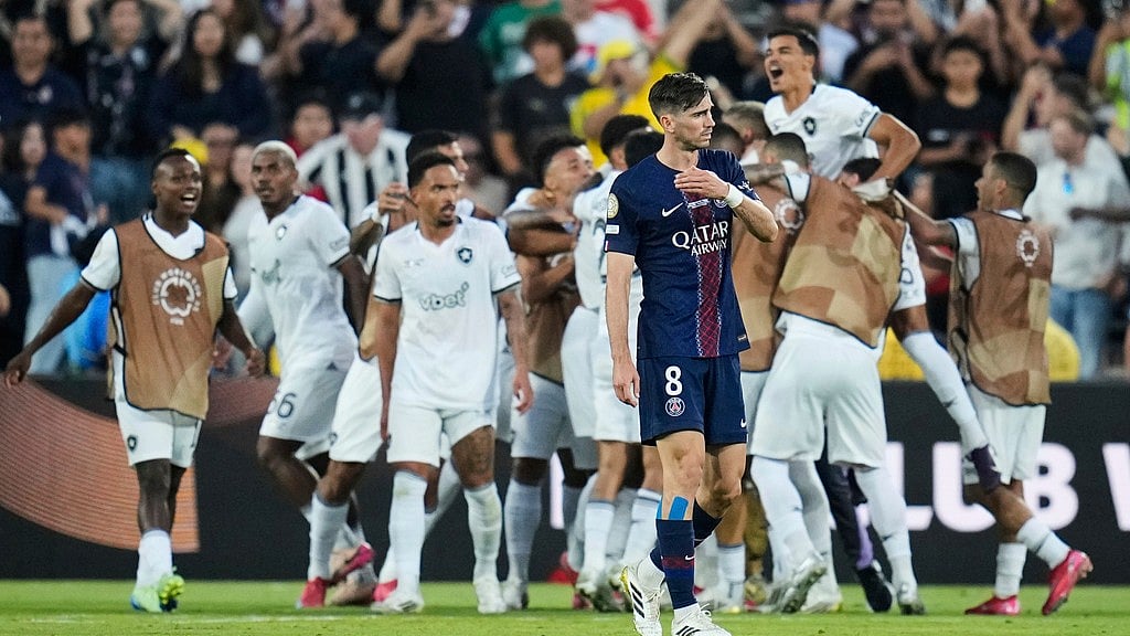 Paris Saint-Germain's Fabian Ruiz reacts following the Club World Cup group B soccer match between PSG and Botafogo in Pasadena, Calif. - AP