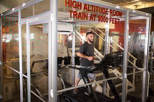 Altitude Training For India: Science Behind Low-Oxygen Chambers & Performance