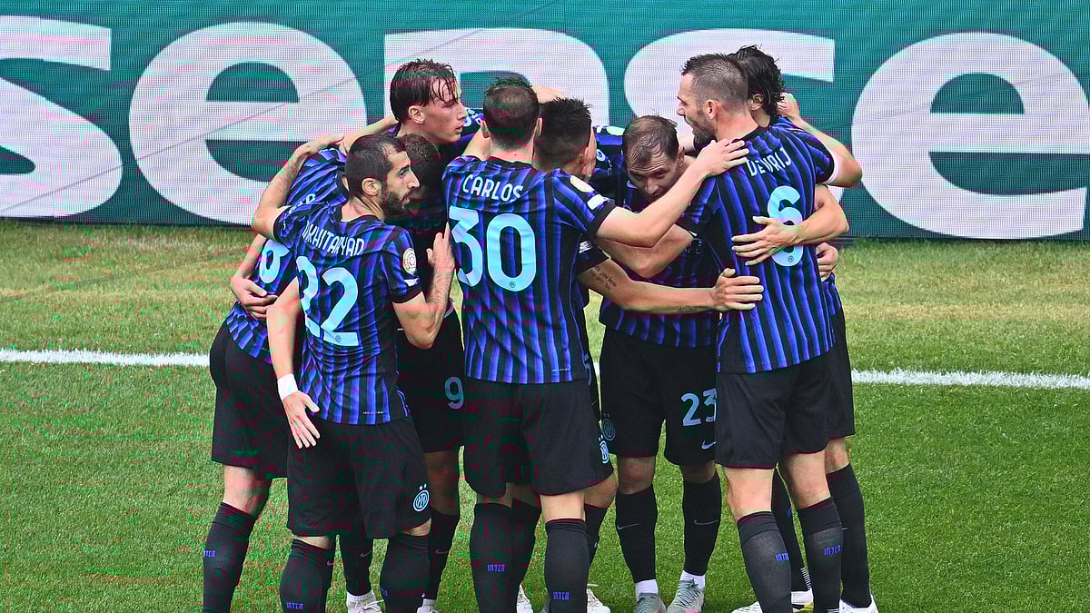 Inter celebrate their win over Urawa Reds.