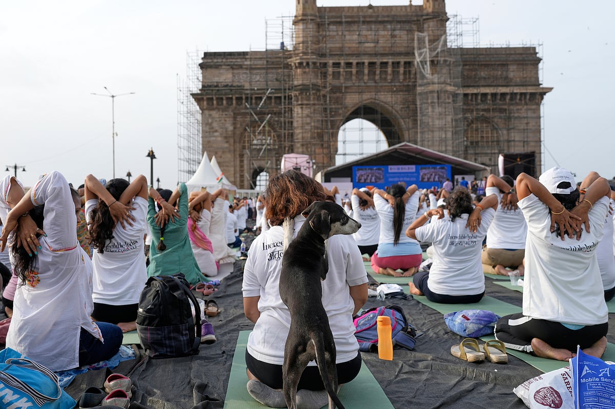 Rajanish Kakade : People perform yoga on International Yoga Day at Marine drive in Mumbai