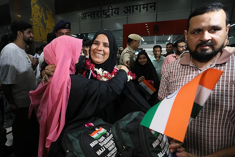 Stranded Indian Students Return From Iran