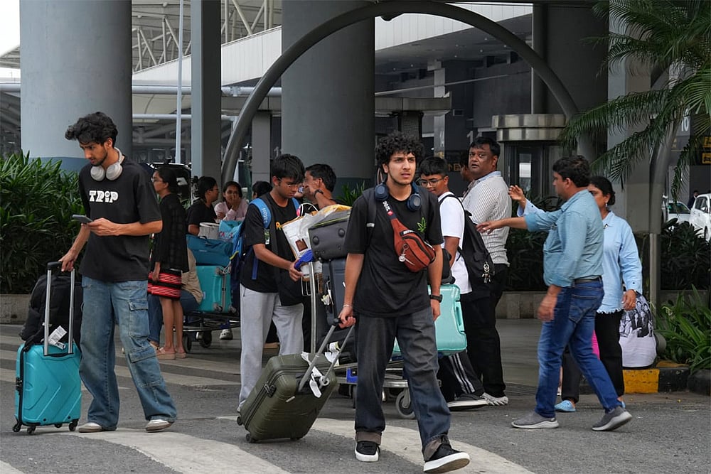 | Photo: Suresh K Pandey/Outlook : Stranded Indians return from Iran