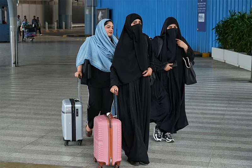Stranded Indians return from Iran
