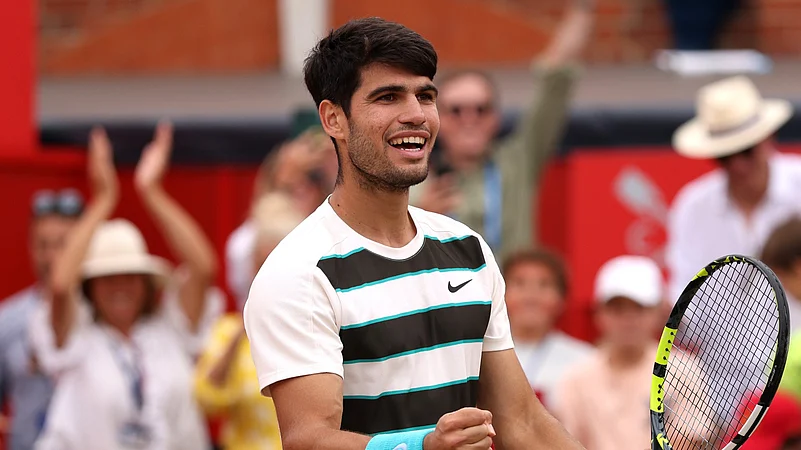 Carlos Alcaraz celebrates his triumph at Queens