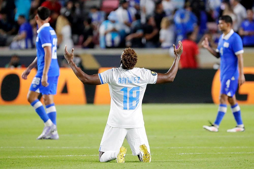 | Photo: AP/Michael Wyke : Concacaf Gold Cup 2025: Honduras vs El Salvador