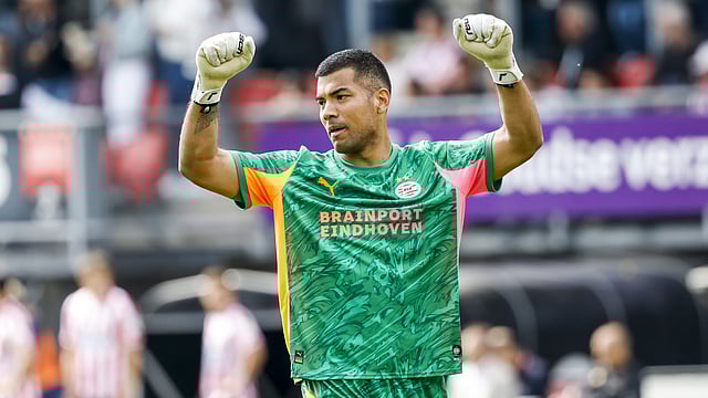 Crystal Palace Sign Goalkeeper Walter Benitez On Free Transfer From PSV