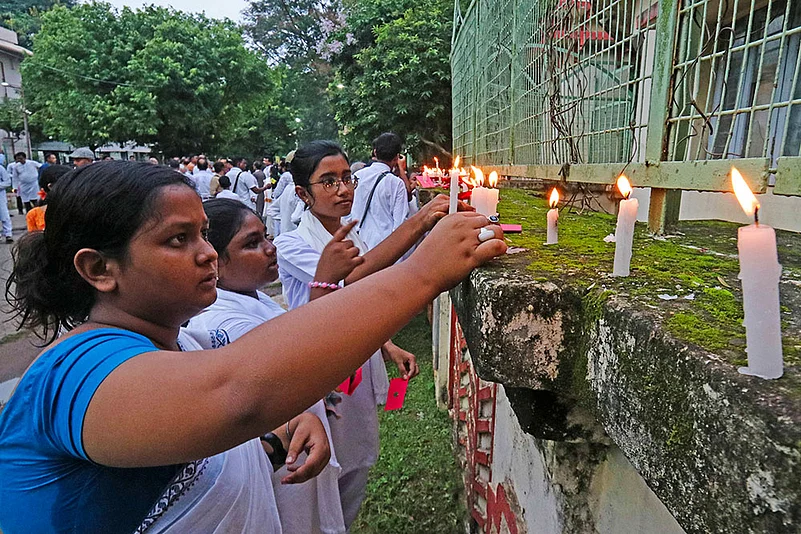 Protest against vandalism of Tagores house in Bdesh