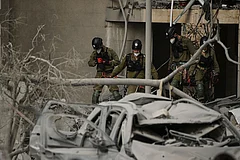 Photo: AP/Leo Correa : Iran Israel Missile War