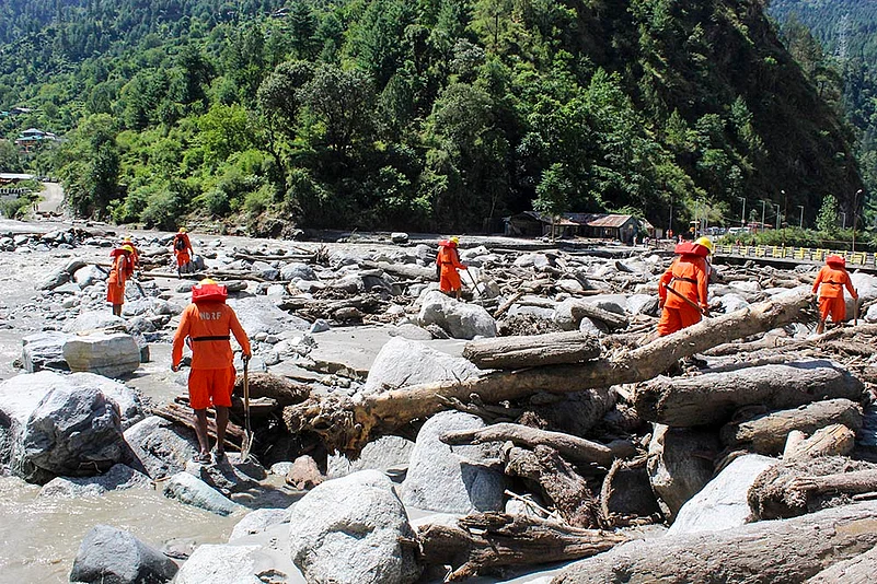 Himachal Pradesh Weather; Flash floods after cloudburst in Sainj vally of Kullu_Search operation
