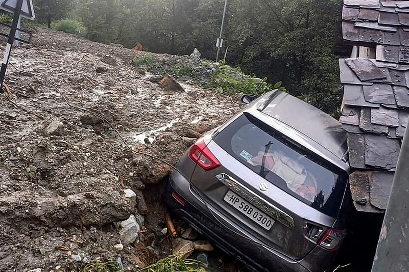 Himachal Pradesh Weather; Flash floods after cloudburst in Sainj vally of Kullu_3
