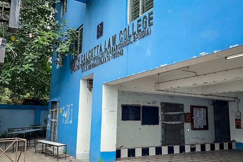 Student gang-raped in Kolkata college
