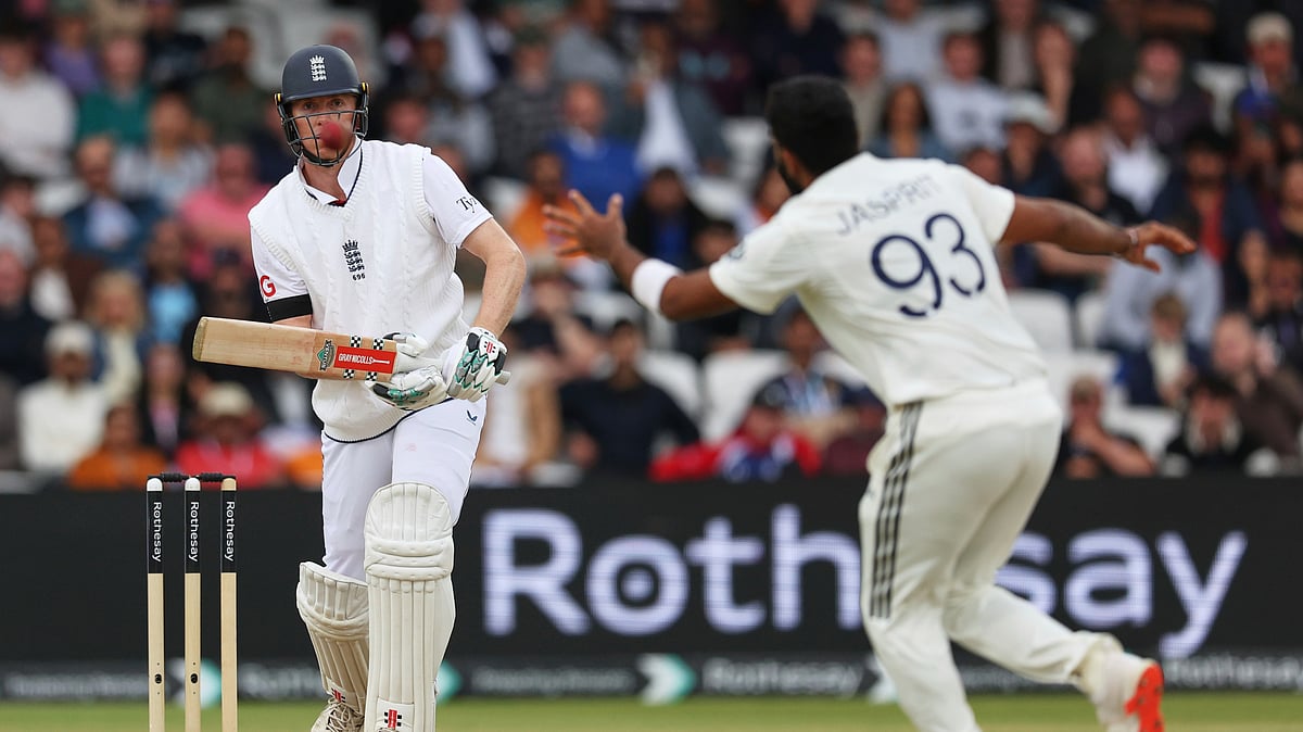 AP Photo/Scott Heppell : England's Zak Crawley plays a shot on a delivery by India's Jasprit Bumrah, right, on day five of the first cricket test match between England and India at Headingley in Leeds, England.