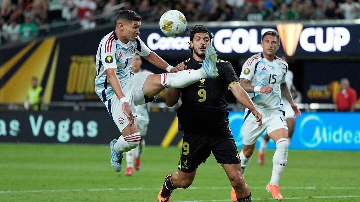 AP Photo/John Locher : Costa Rica's Manfred Ugalde kicks the ball away from Mexico's Raul Jimenez during a CONCACAF Gold Cup football match Sunday in Las Vegas.