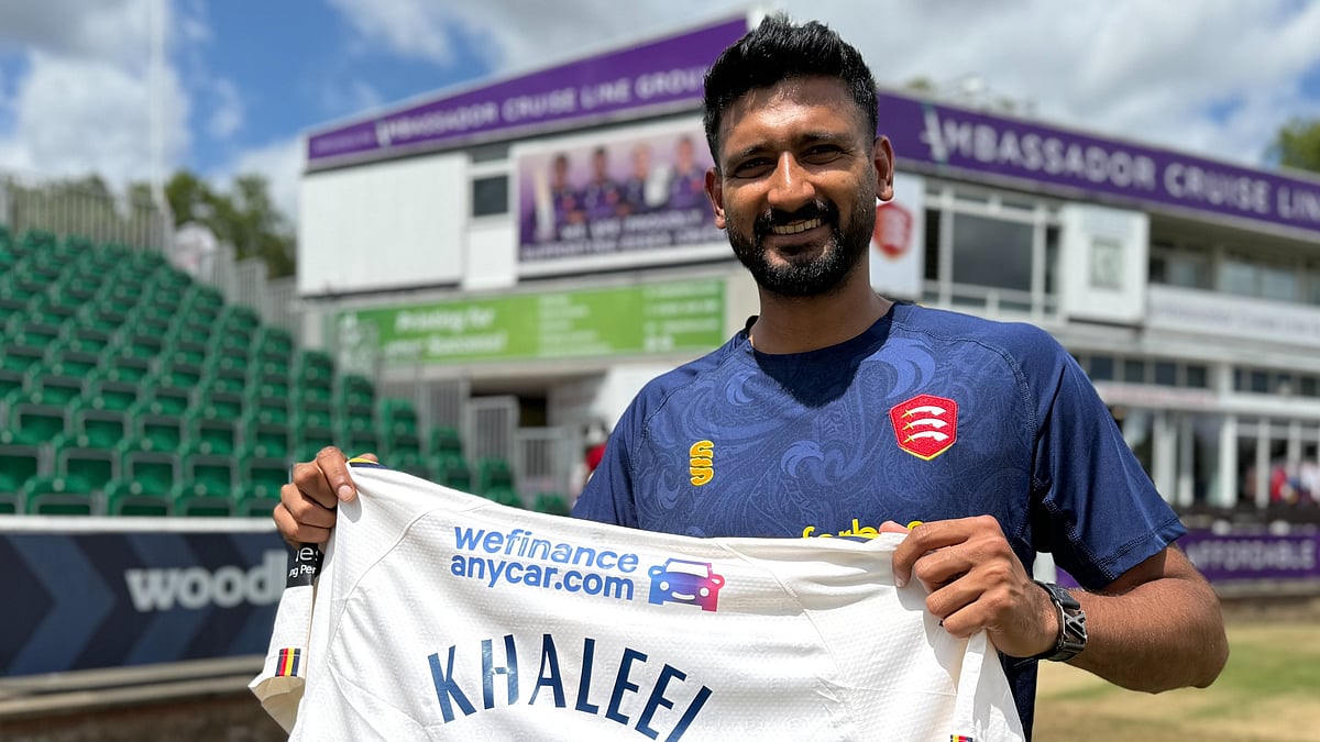 X/Essex Cricket : Khaleel Ahmed poses with his Essex jersey after signing on for the County club.