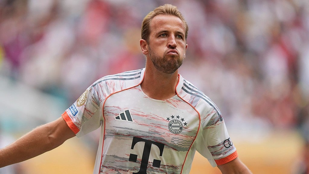 Photo: AP : Bayern Munich's Harry Kane celebrates after scoring his side's second goal against Flamengo during the FIFA Club World Cup round of 16 match in Miami Gardens, Florida.