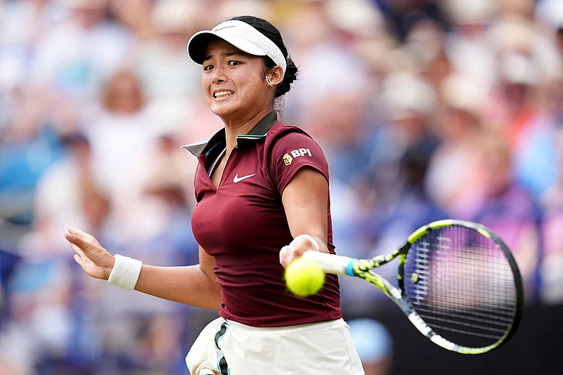 WTA Eastbourne Open Tennis 2025 Final Maya Joint Vs Alexandra Eala in England_5