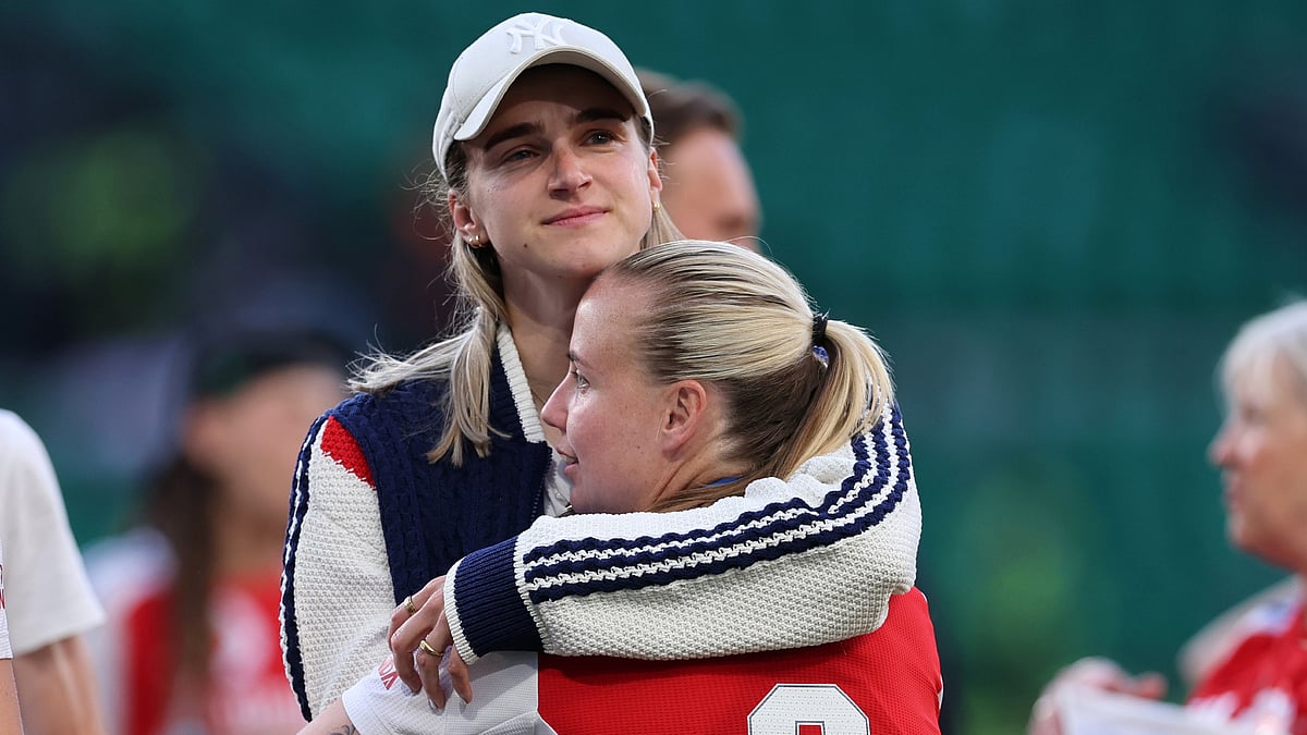 Viviane Miedema and Beth Mead have been in a relationship since 2022.