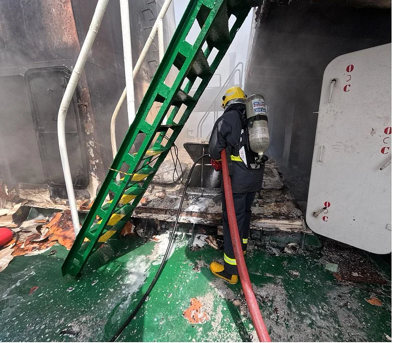 Indian Navy responds to distress call