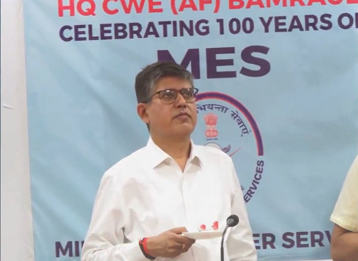 X : Air Force Commander SN Misra was shot dead inside his home in Prayagraj, UP