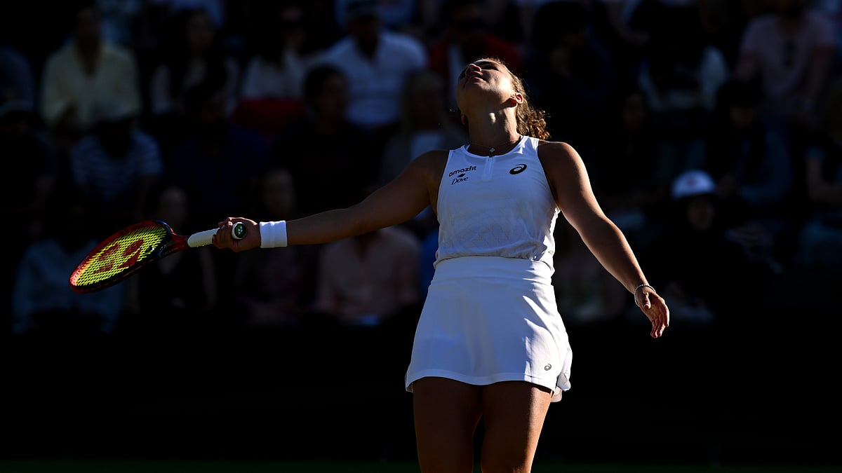 File : Jasmine Paolini in action against Kamilla Rakhimova at Wimbledon 2025.