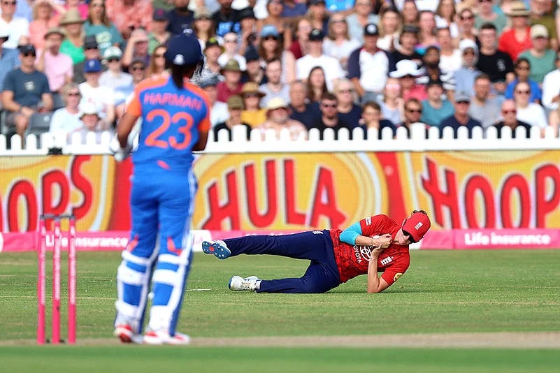 IND-W vs ENG-W