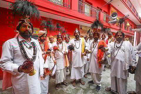Amarnath Yatra 2025: First batch of pilgrims reach Anantnag